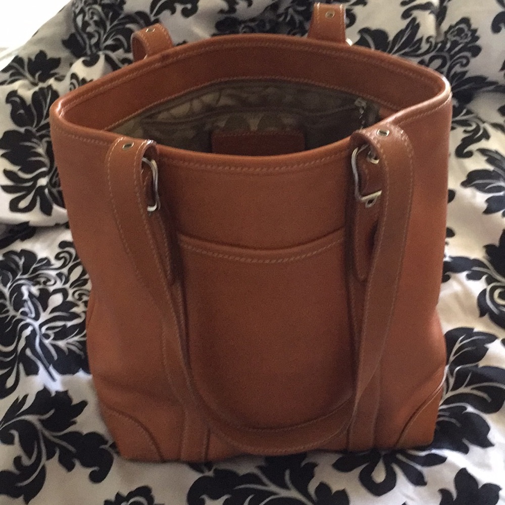 Cognac color coach leather bag 💯